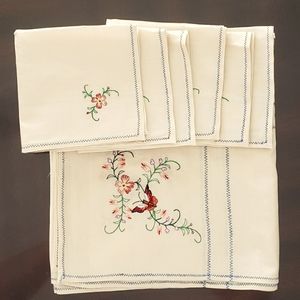 Embroidered square tablecloth with napkins